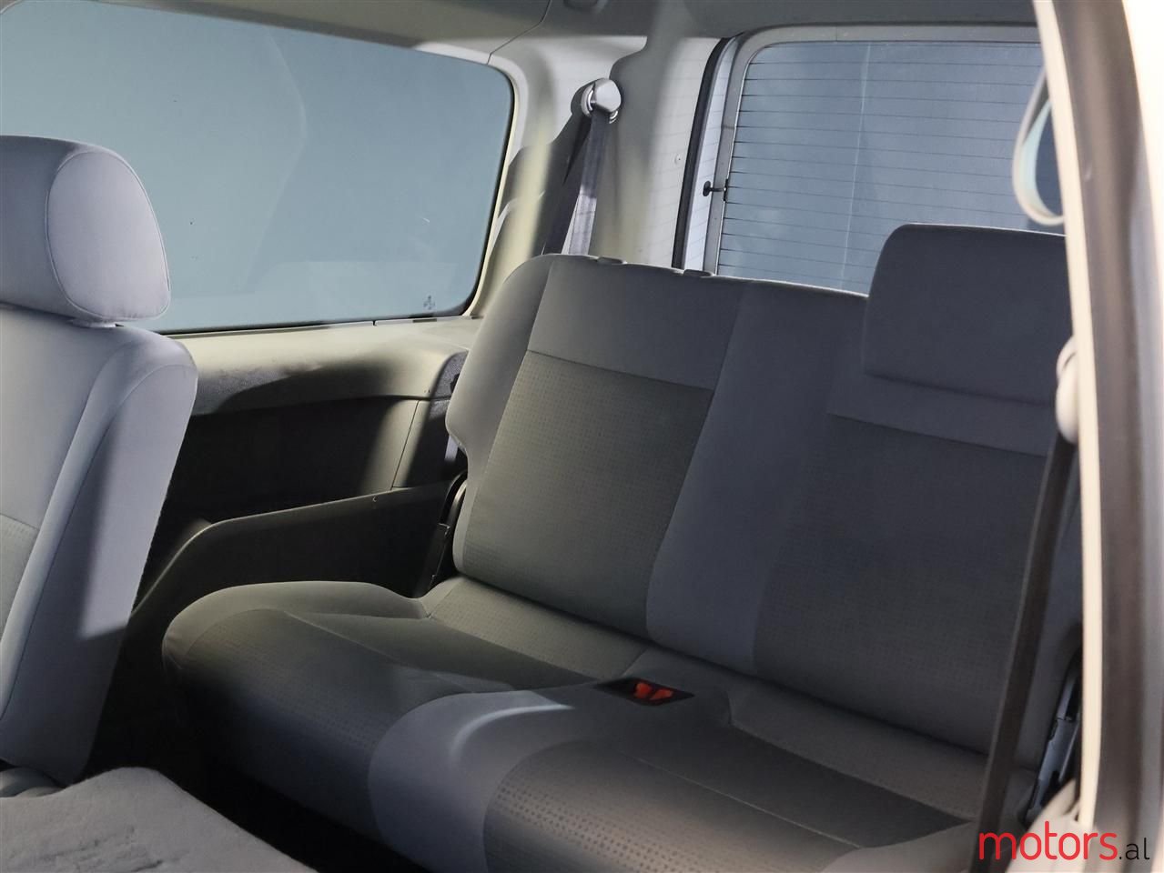 2010' Volkswagen Caddy photo #4