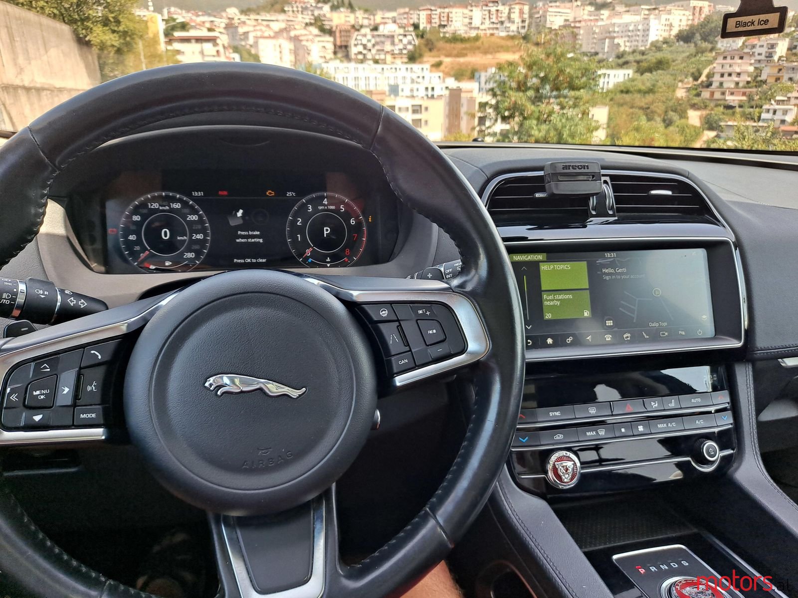 2020' Jaguar F-Pace photo #5