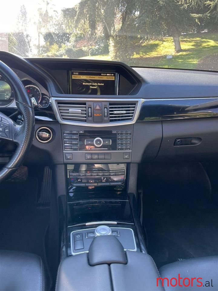 2011' Mercedes-Benz E 350 photo #6