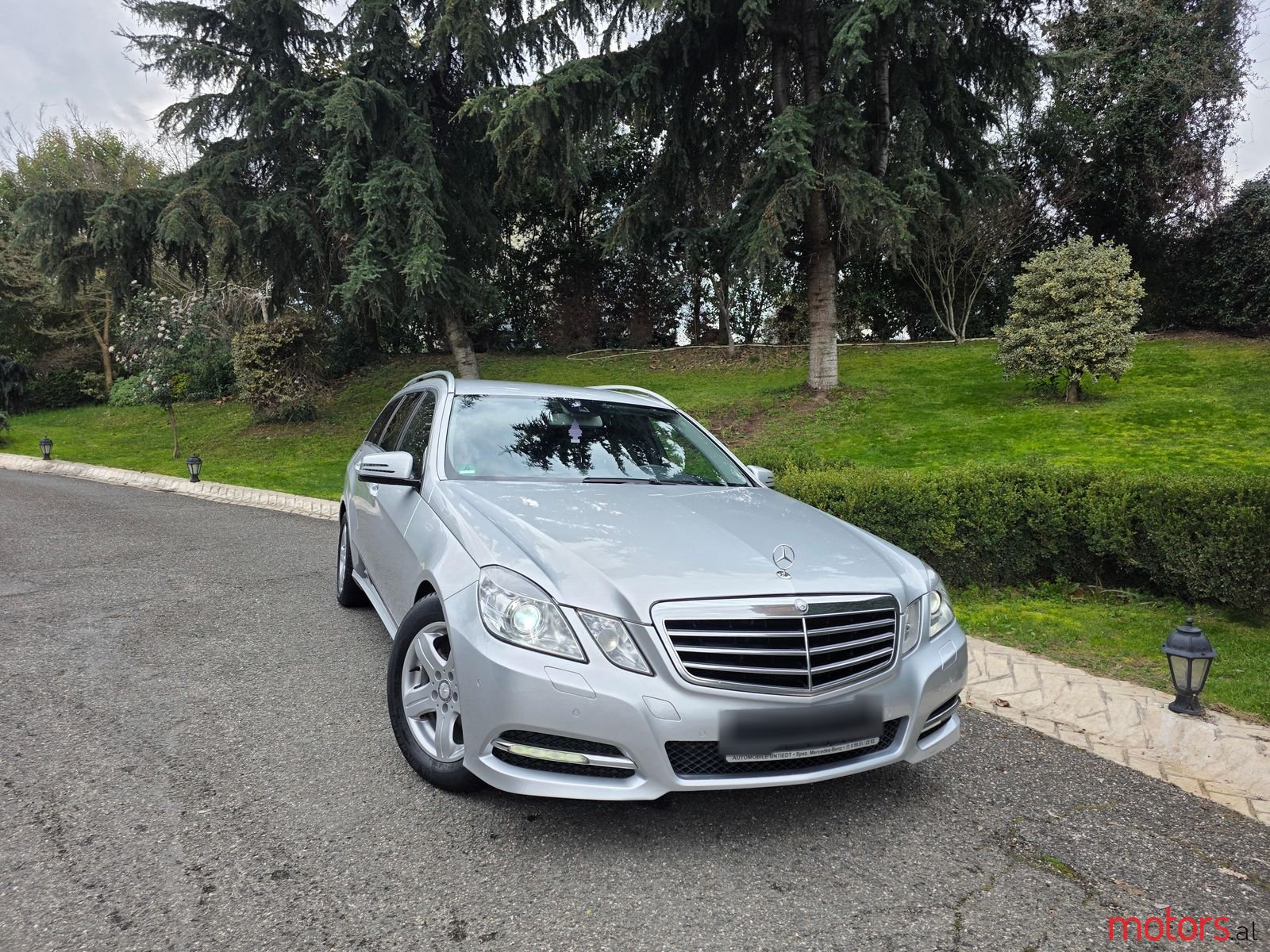 2012' Mercedes-Benz E 220 photo #1