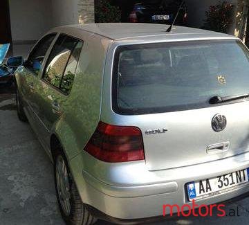 2002' Volkswagen Golf photo #4
