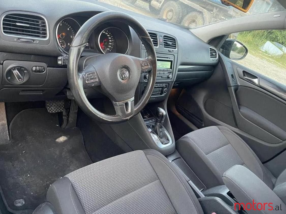 2011' Volkswagen Golf photo #4