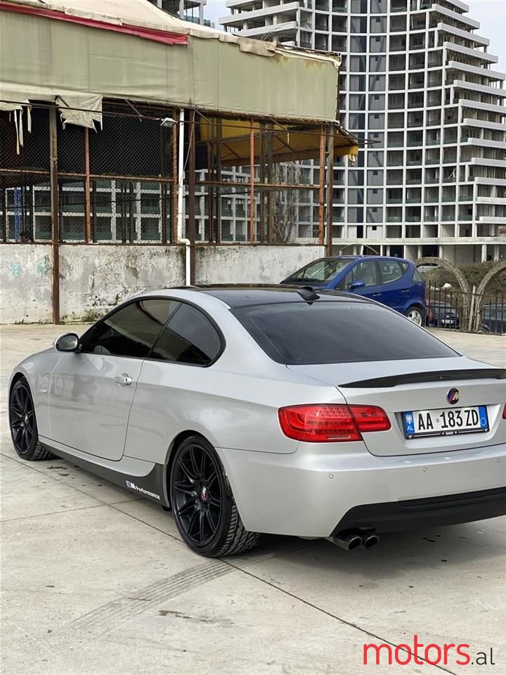 2009' BMW 330 photo #1