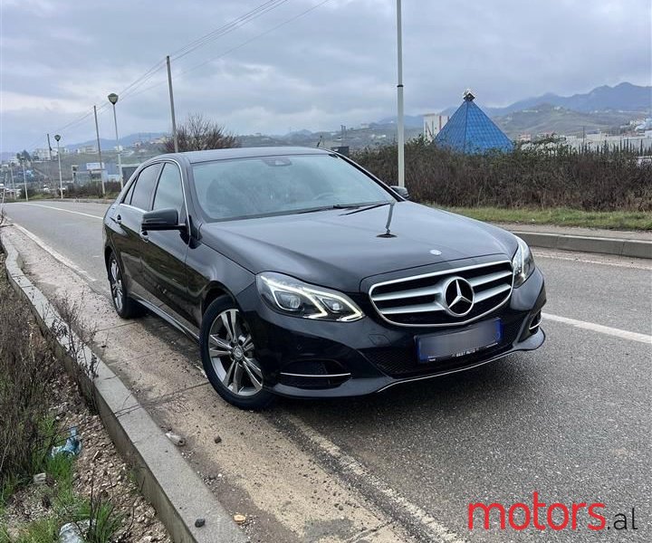 2013' Mercedes-Benz E 220 photo #2