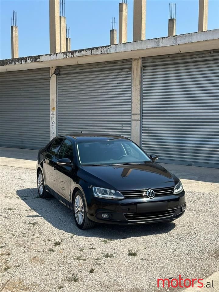 2012' Volkswagen Jetta photo #2