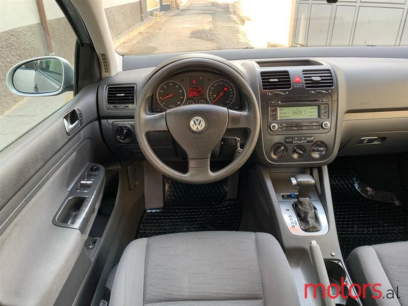 2005' Volkswagen Golf photo #6