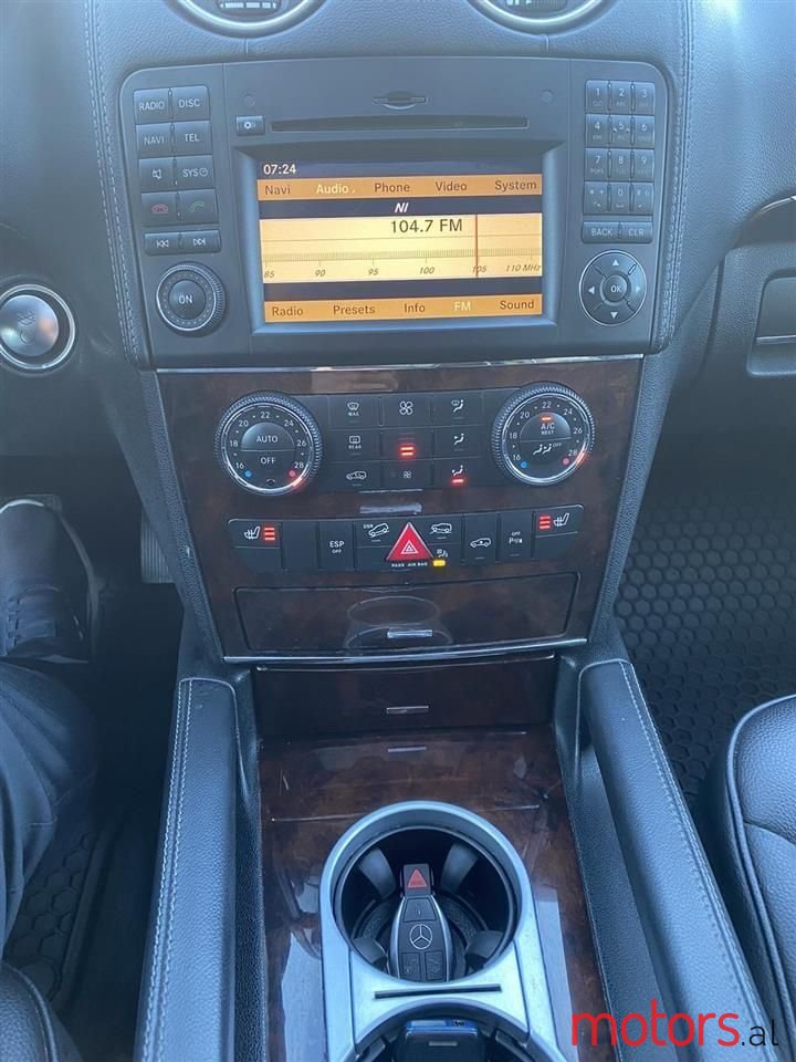 2011' Mercedes-Benz GL 350 photo #2