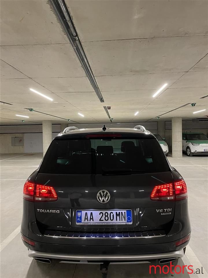 2014' Volkswagen Touareg photo #4