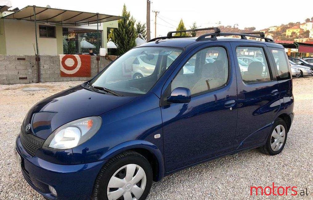 2001' Toyota Yaris photo #2