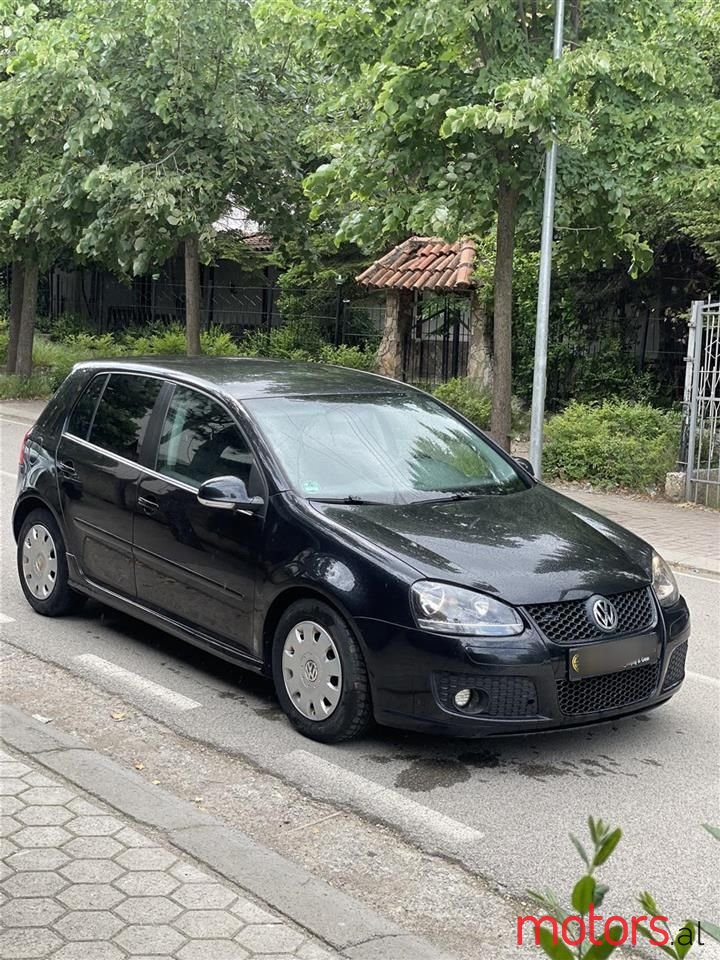 2004' Volkswagen Golf photo #1