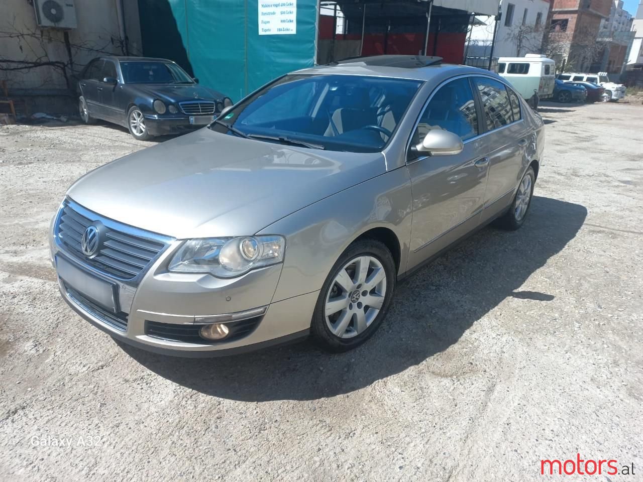 2006' Volkswagen Passat photo #1