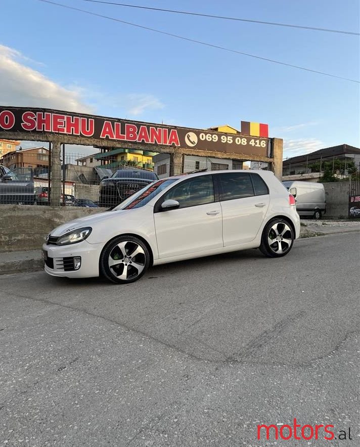 2010' Volkswagen Golf photo #1