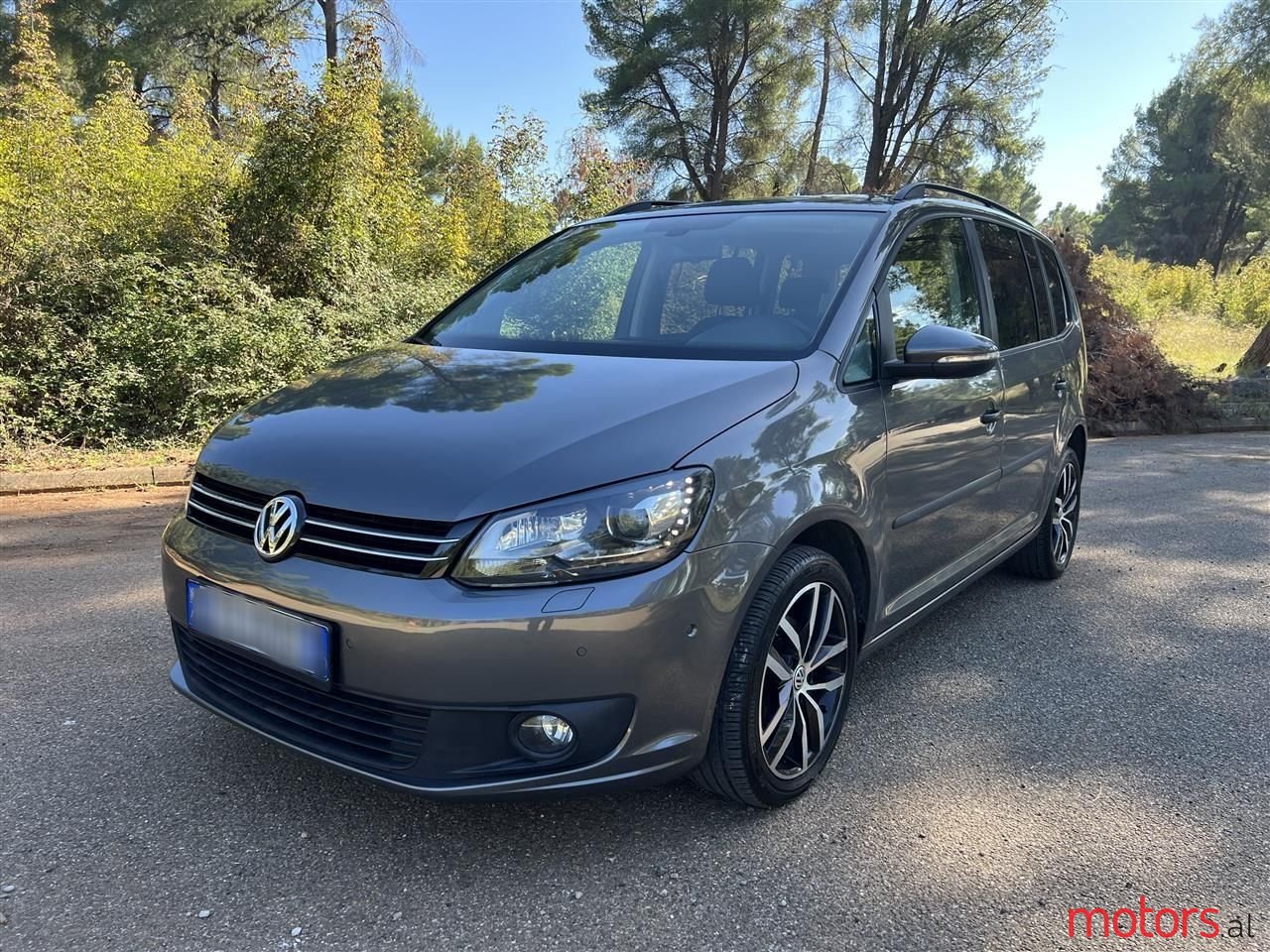 2013' Volkswagen Touran photo #1