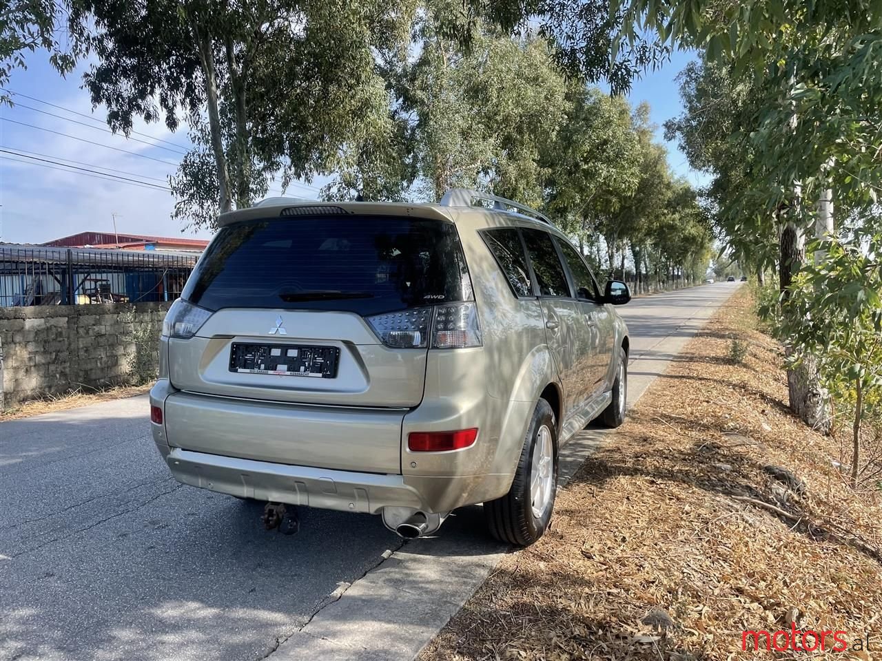 2010' Mitsubishi Outlander photo #2
