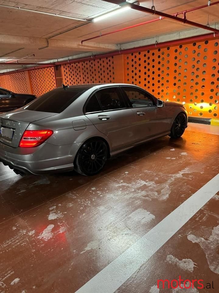 2012' Mercedes-Benz C 300 photo #2