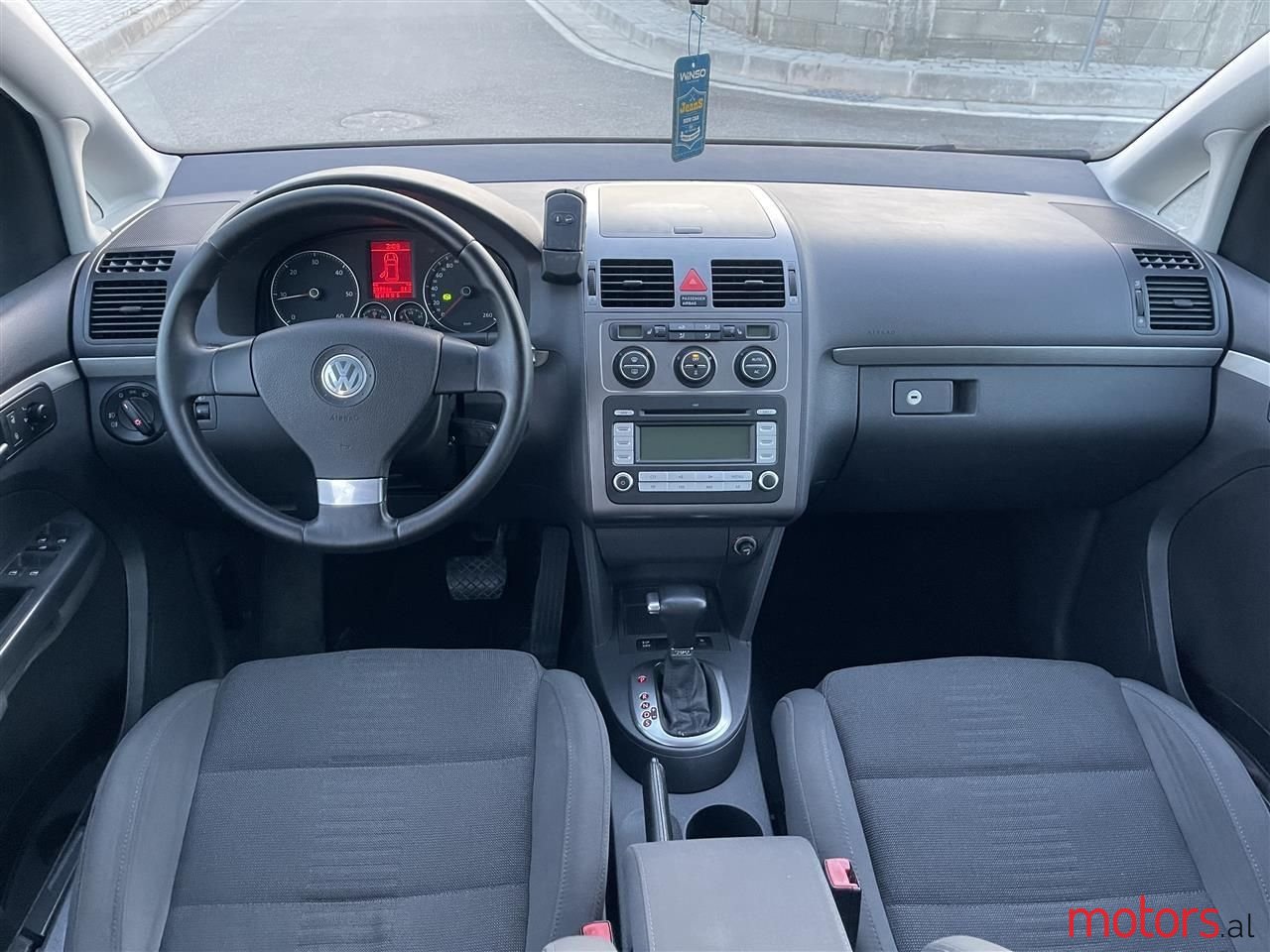 2007' Volkswagen Touran photo #6