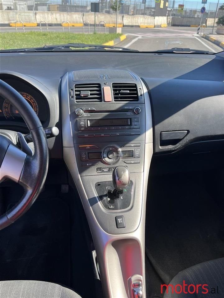 2009' Toyota Auris photo #4