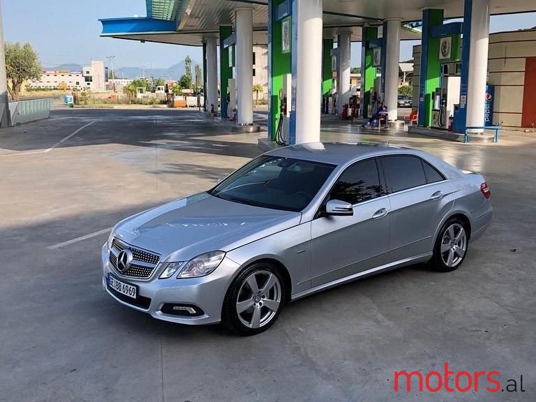 2010' Mercedes-Benz E 220 photo #6