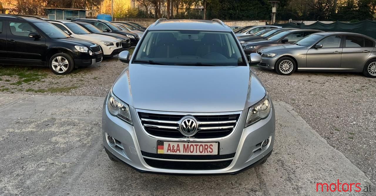 2010' Volkswagen Tiguan photo #1