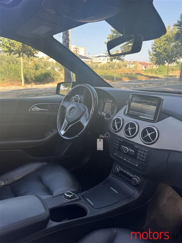 2014' Mercedes-Benz B 250 photo #2