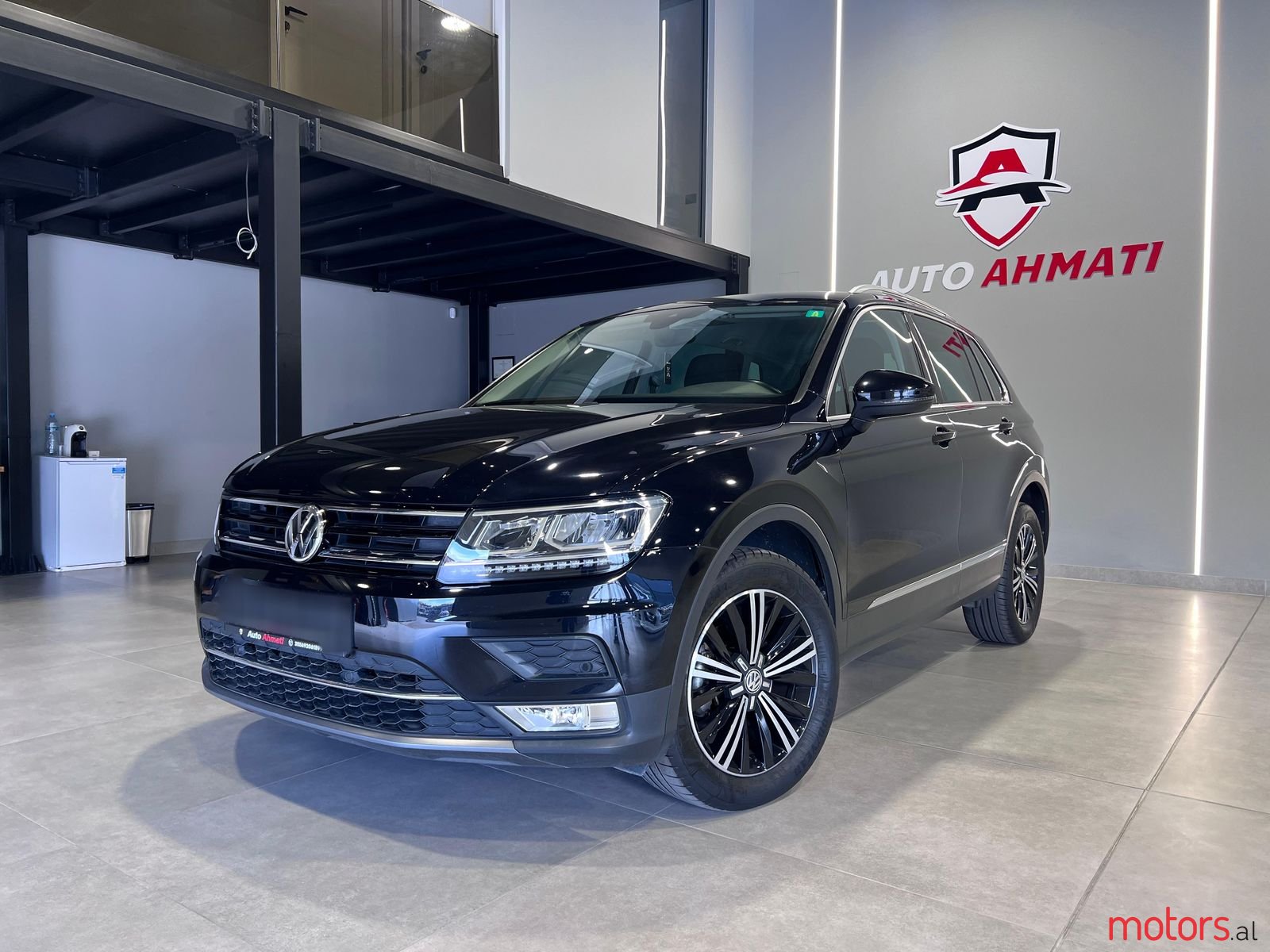 2016' Volkswagen Tiguan photo #4