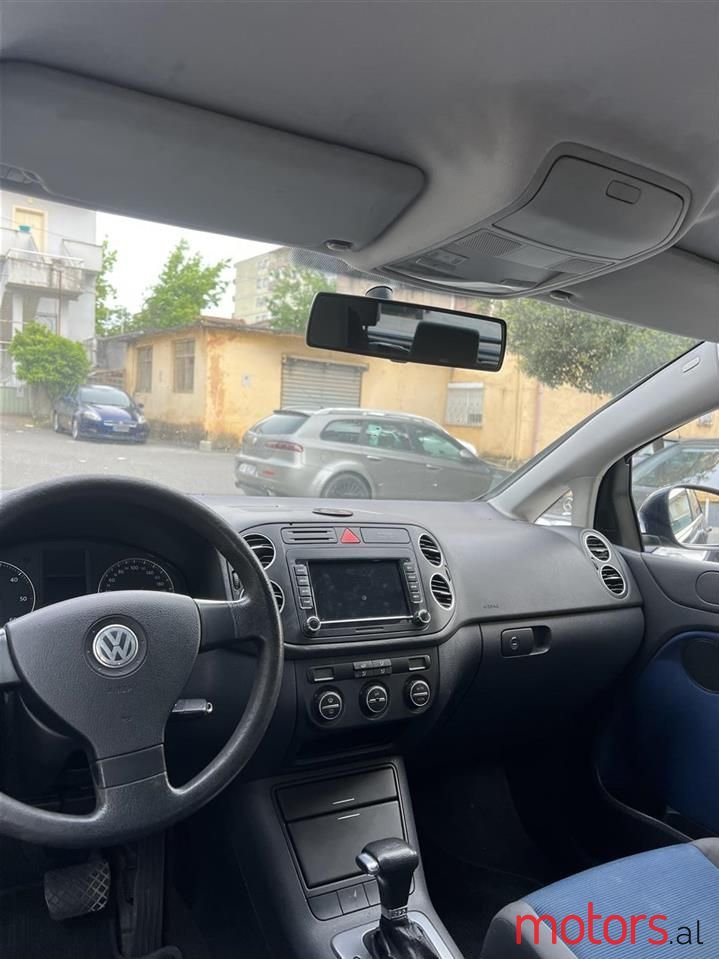 2006' Volkswagen Golf photo #2