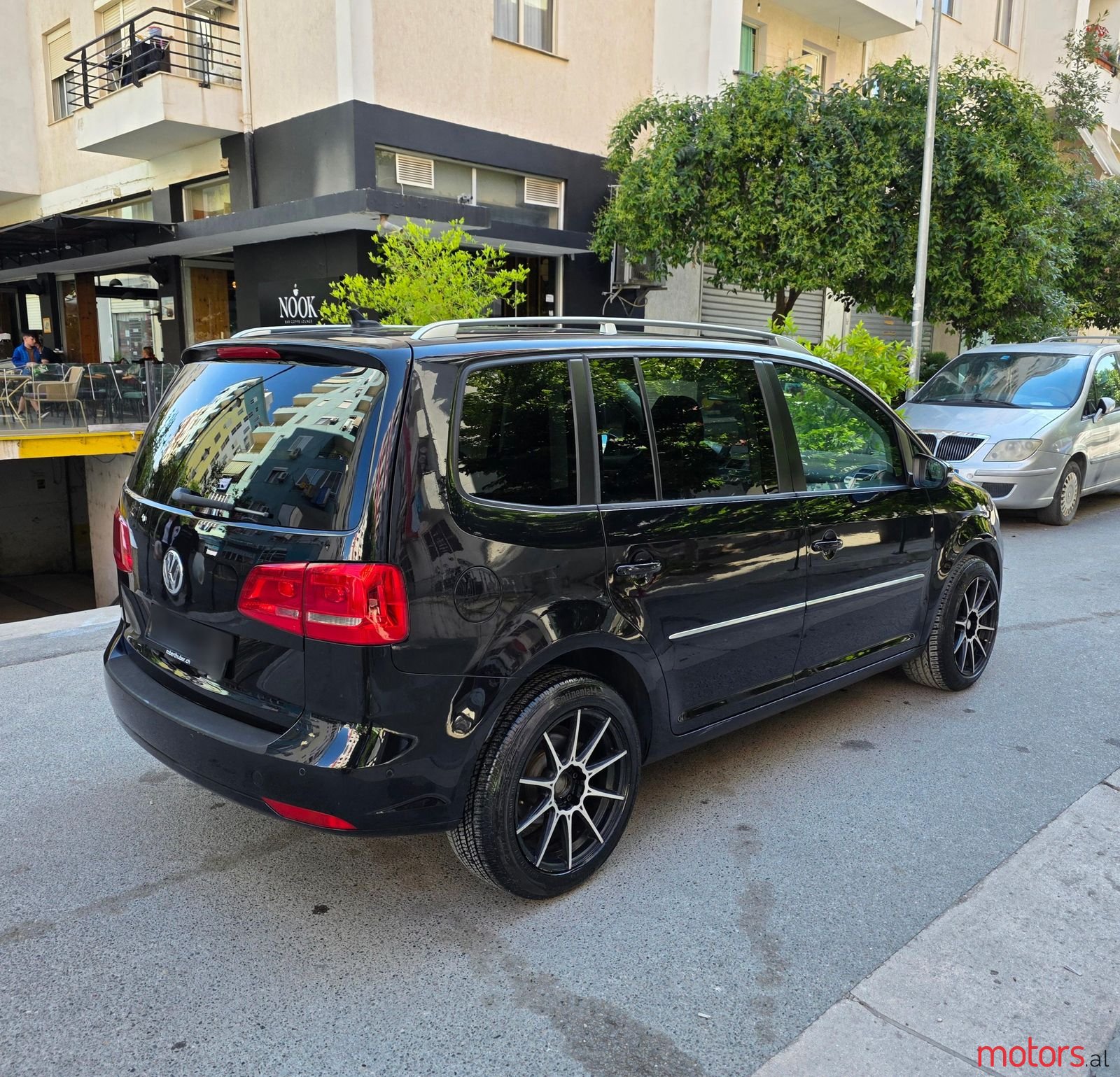 2011' Volkswagen Touran photo #4