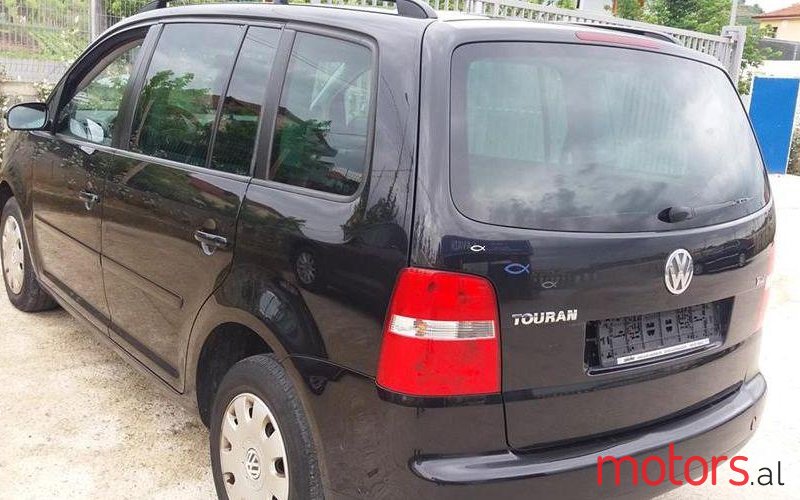 2004' Volkswagen Touran photo #4