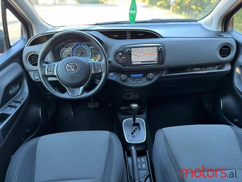 2015' Toyota Yaris photo #5