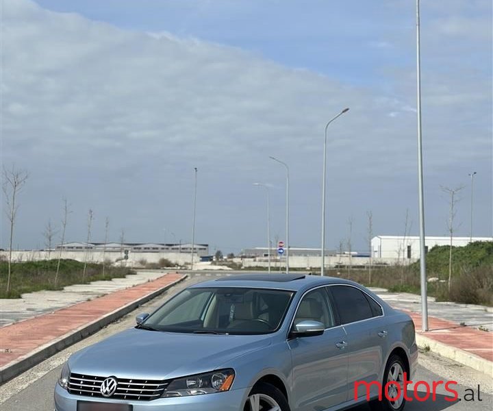 2013' Volkswagen Passat photo #1