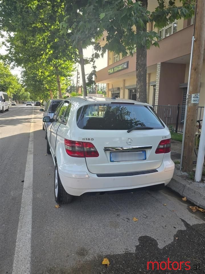 2011' Mercedes-Benz B 180 photo #5