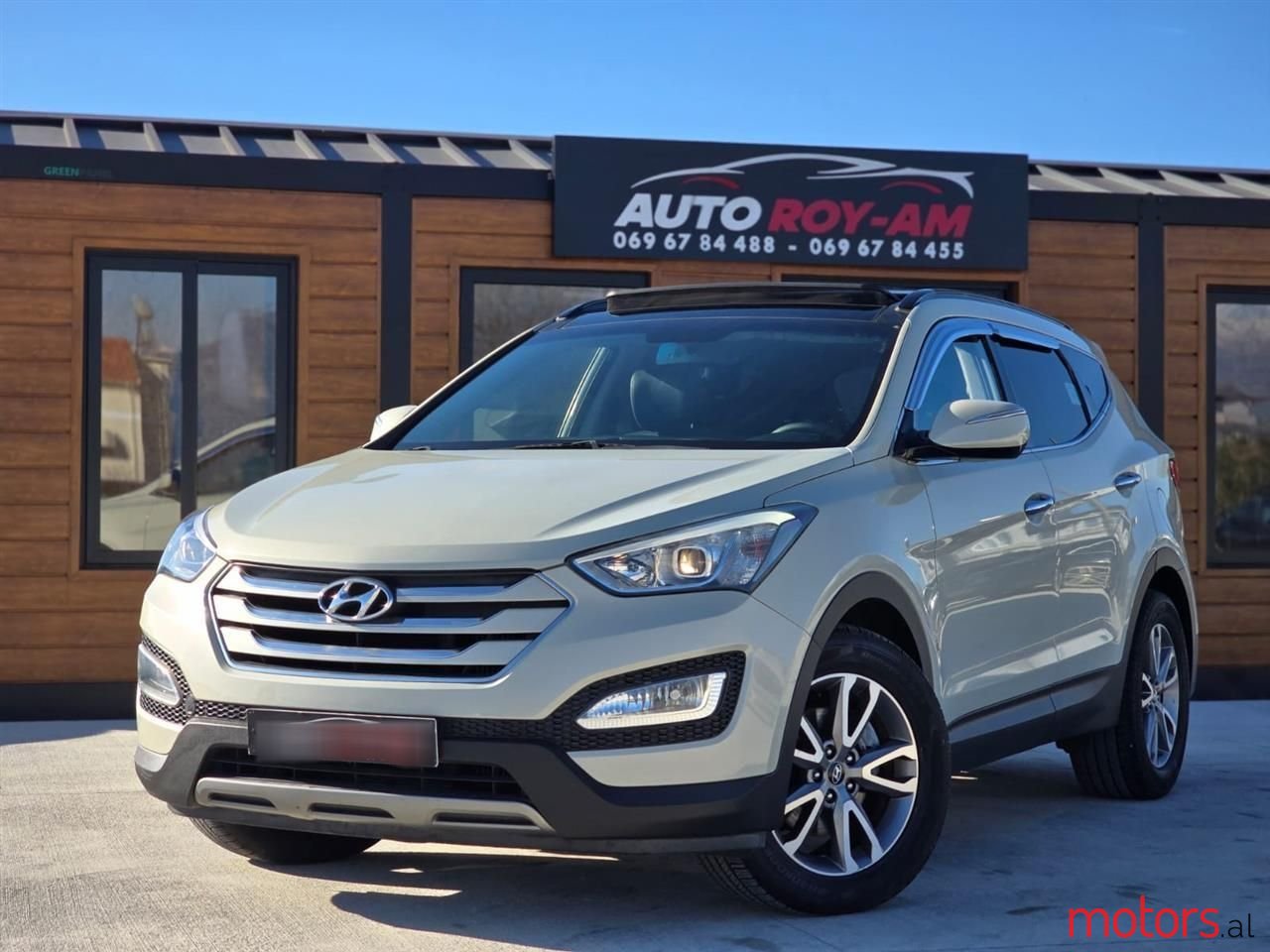 2012' Hyundai Santa Fe photo #2