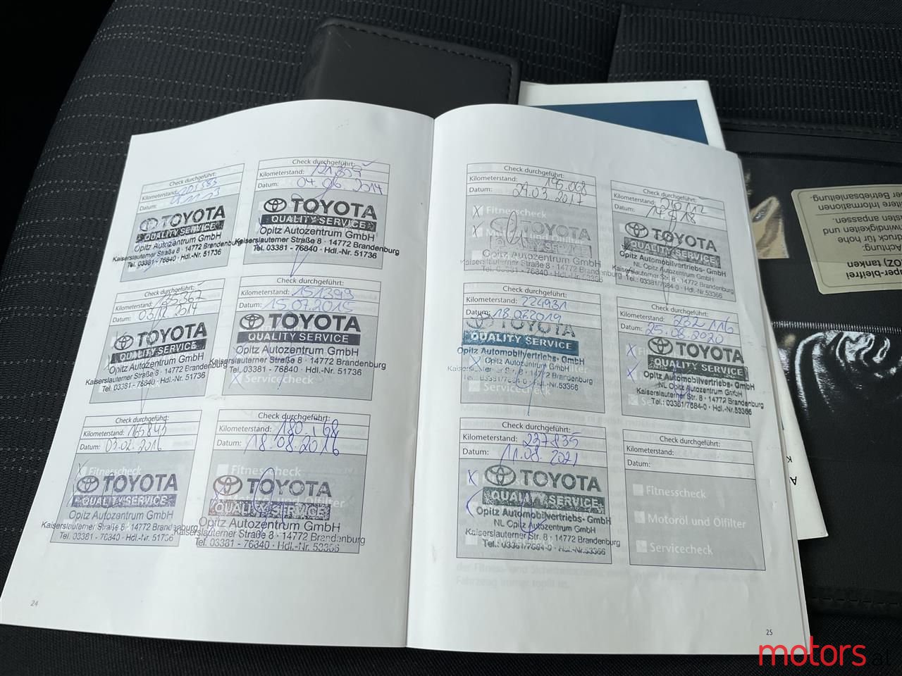 2008' Toyota Auris photo #6