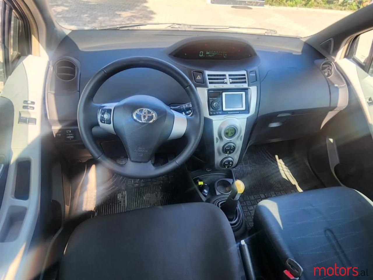 2009' Toyota Yaris photo #5