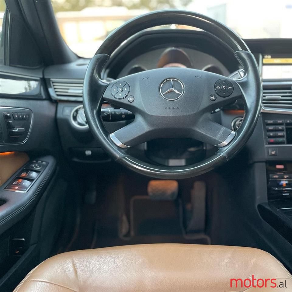 2011' Mercedes-Benz E 350 photo #4