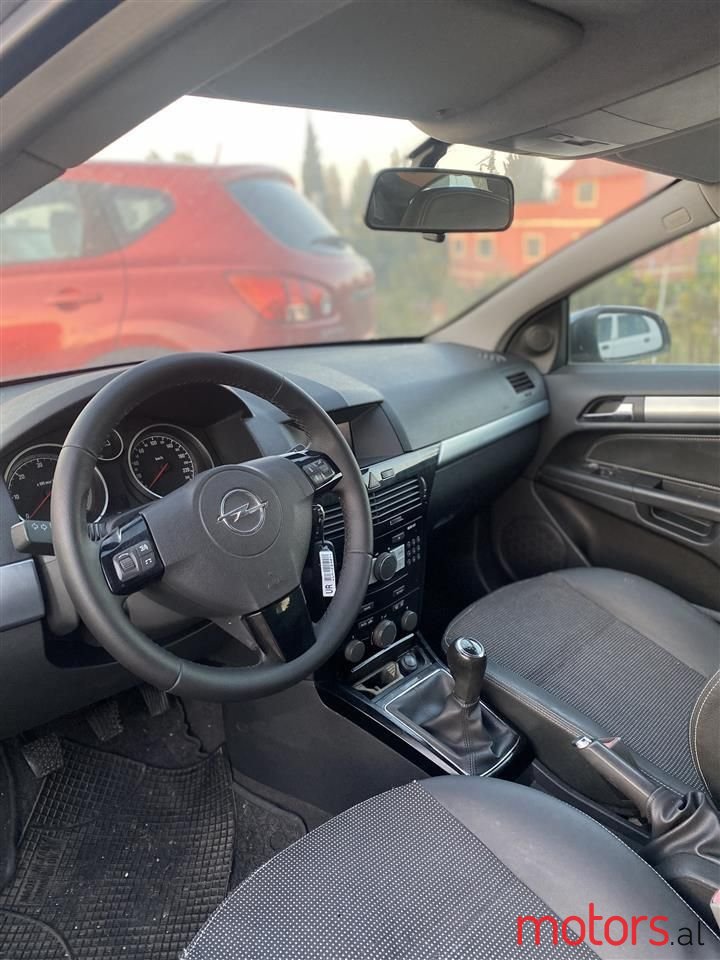 2008' Opel Astra photo #4