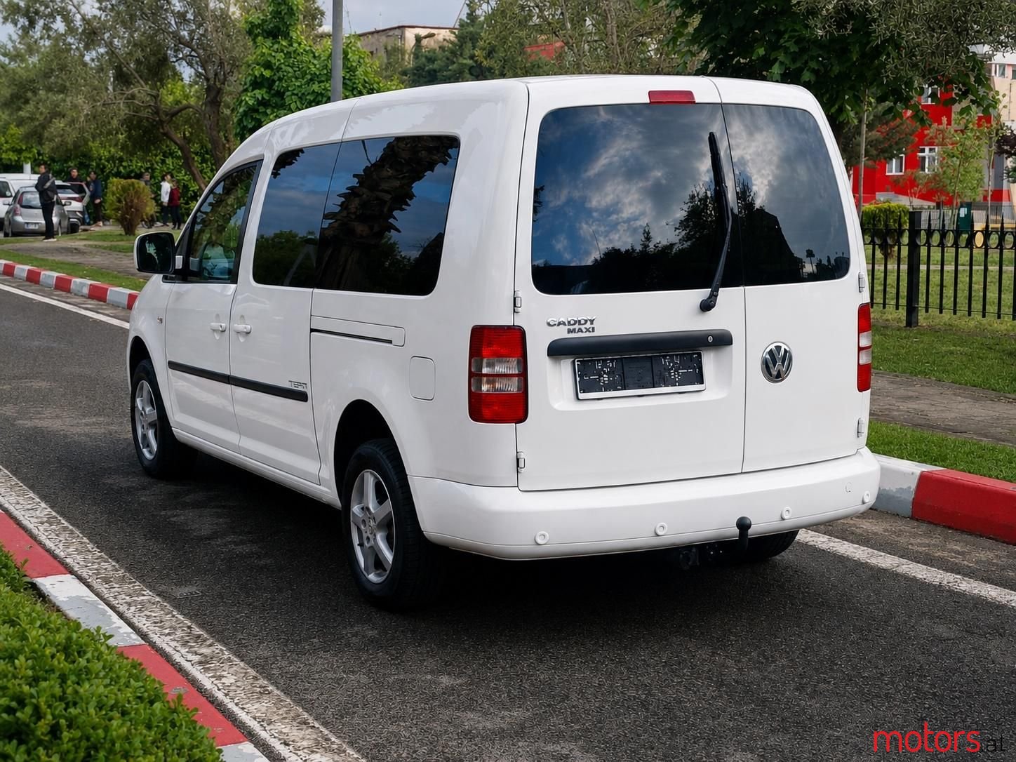2010' Volkswagen Caddy photo #4