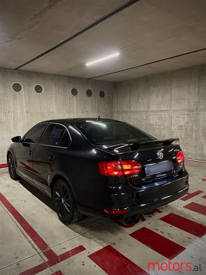 2012' Volkswagen Jetta photo #4