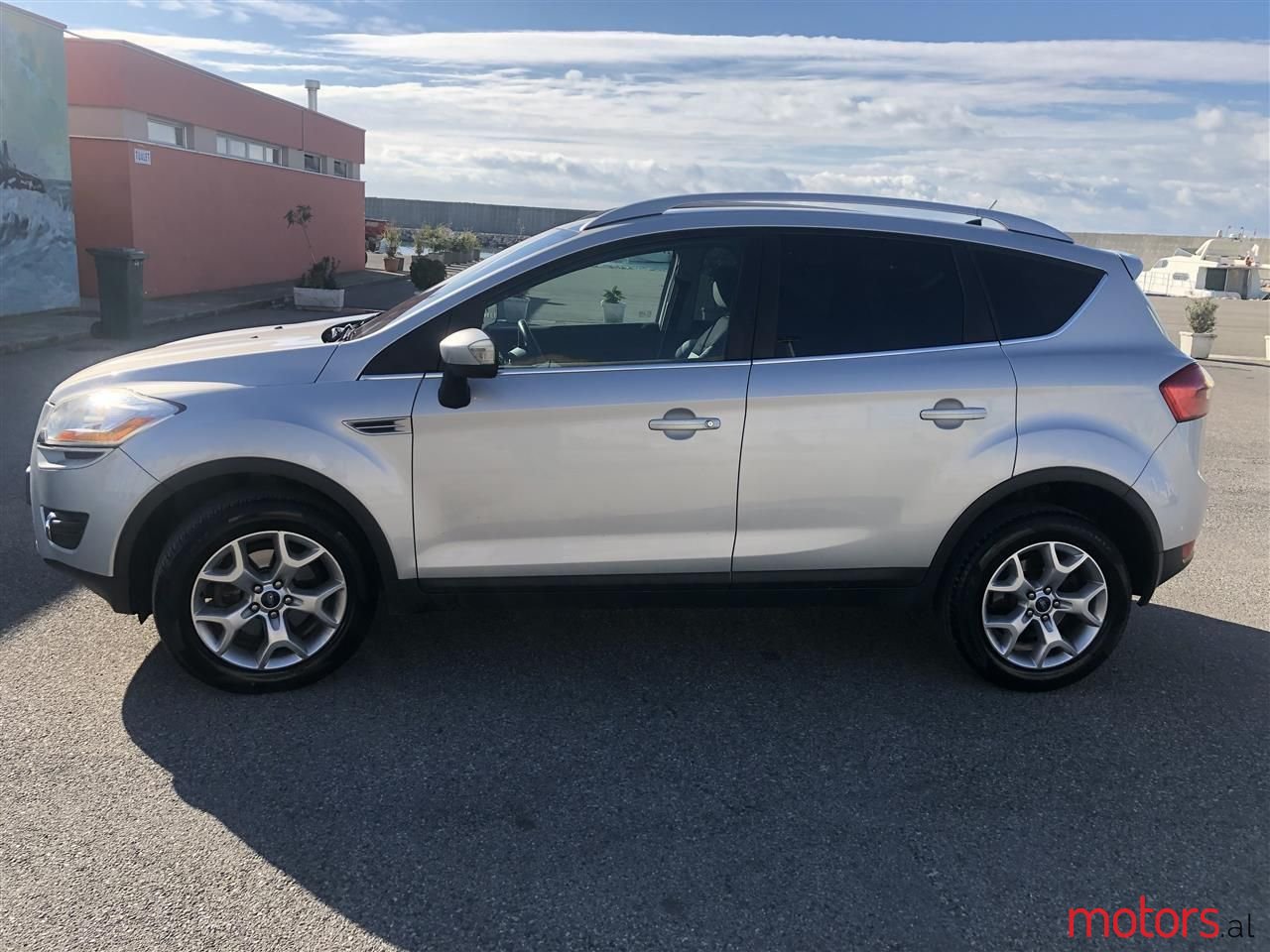 2012' Ford Kuga photo #2