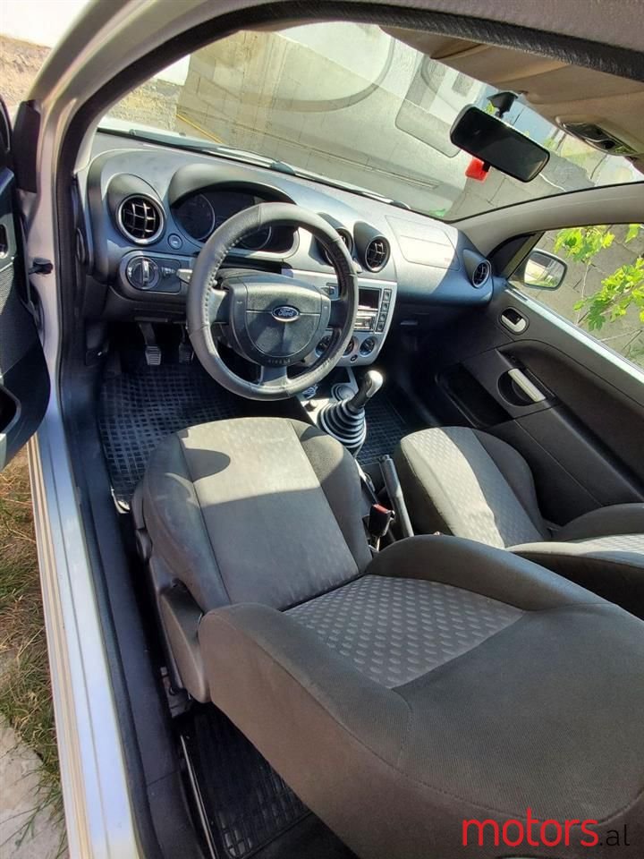 2005' Ford Fiesta photo #3