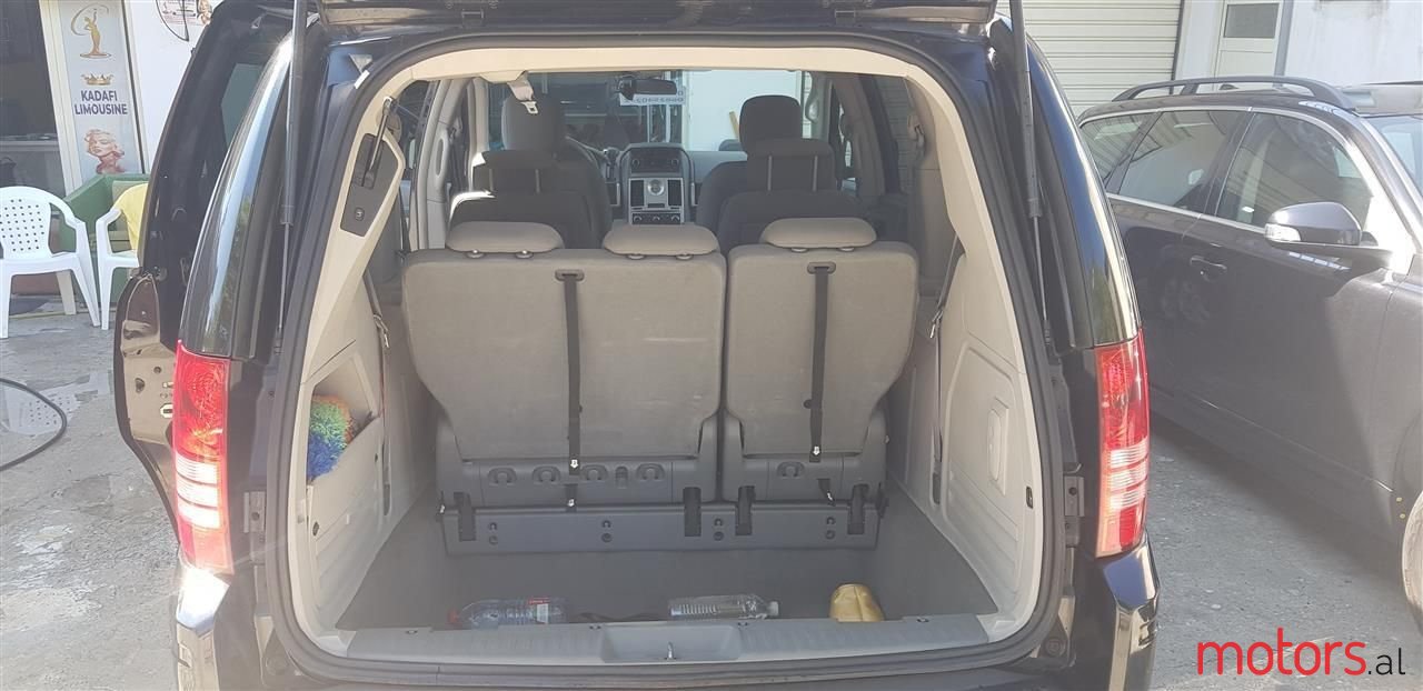 2010' Chrysler Grand Voyager photo #6