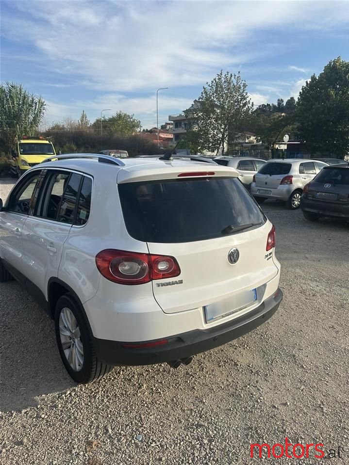 2010' Volkswagen Tiguan photo #3