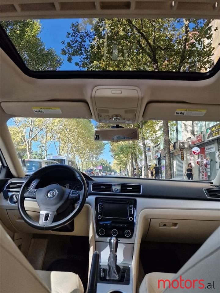 2013' Volkswagen Passat photo #2