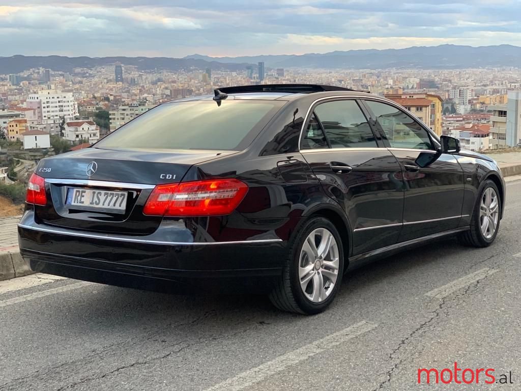 2011' Mercedes-Benz E 220 photo #4