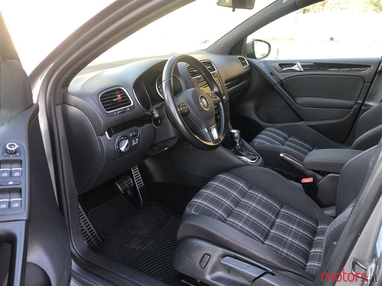 2012' Volkswagen Golf photo #6