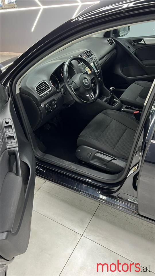 2010' Volkswagen Golf photo #5