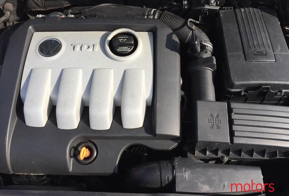 2004' Volkswagen Golf photo #4