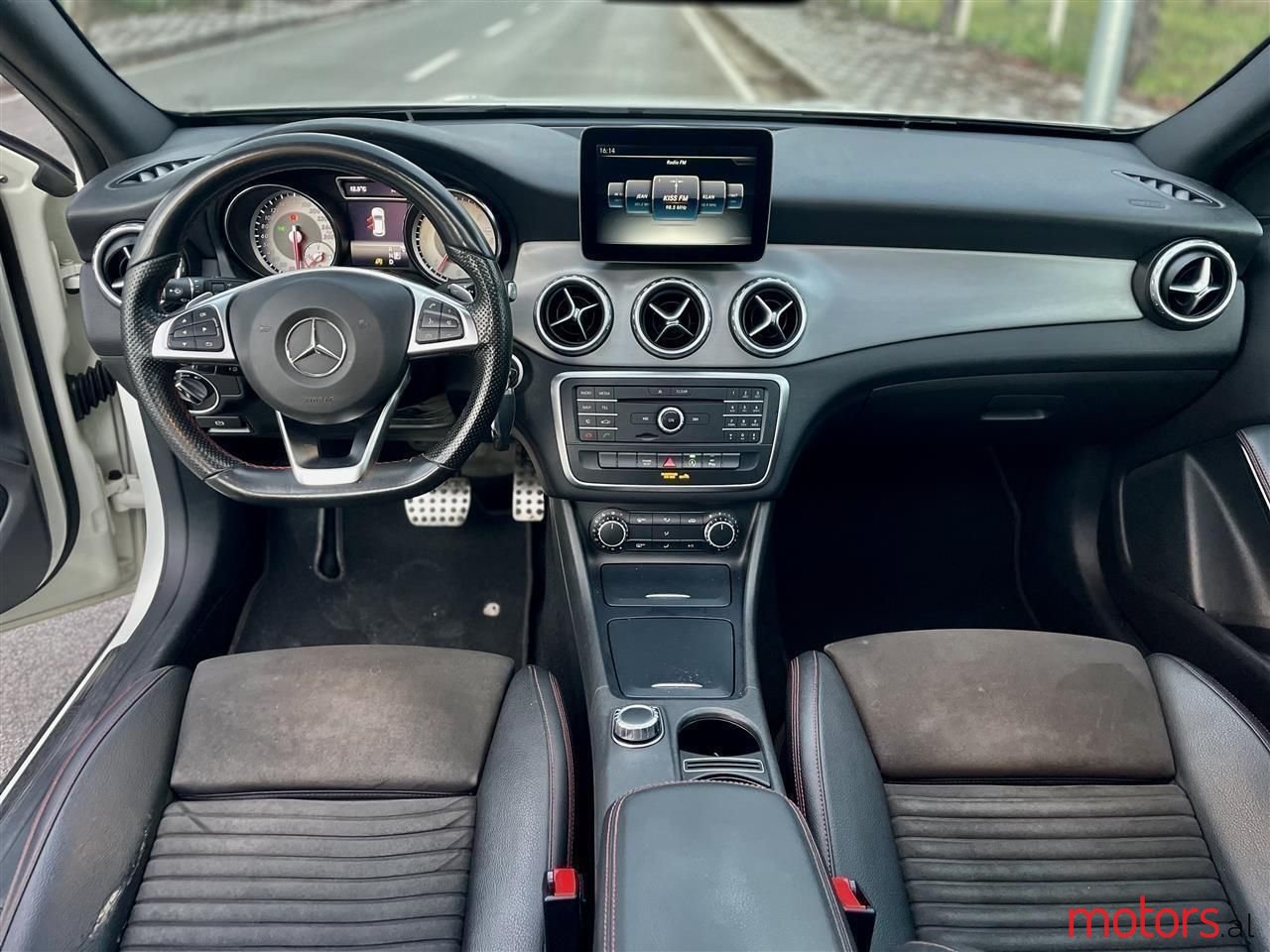 2017' Mercedes-Benz GLA 200 photo #6