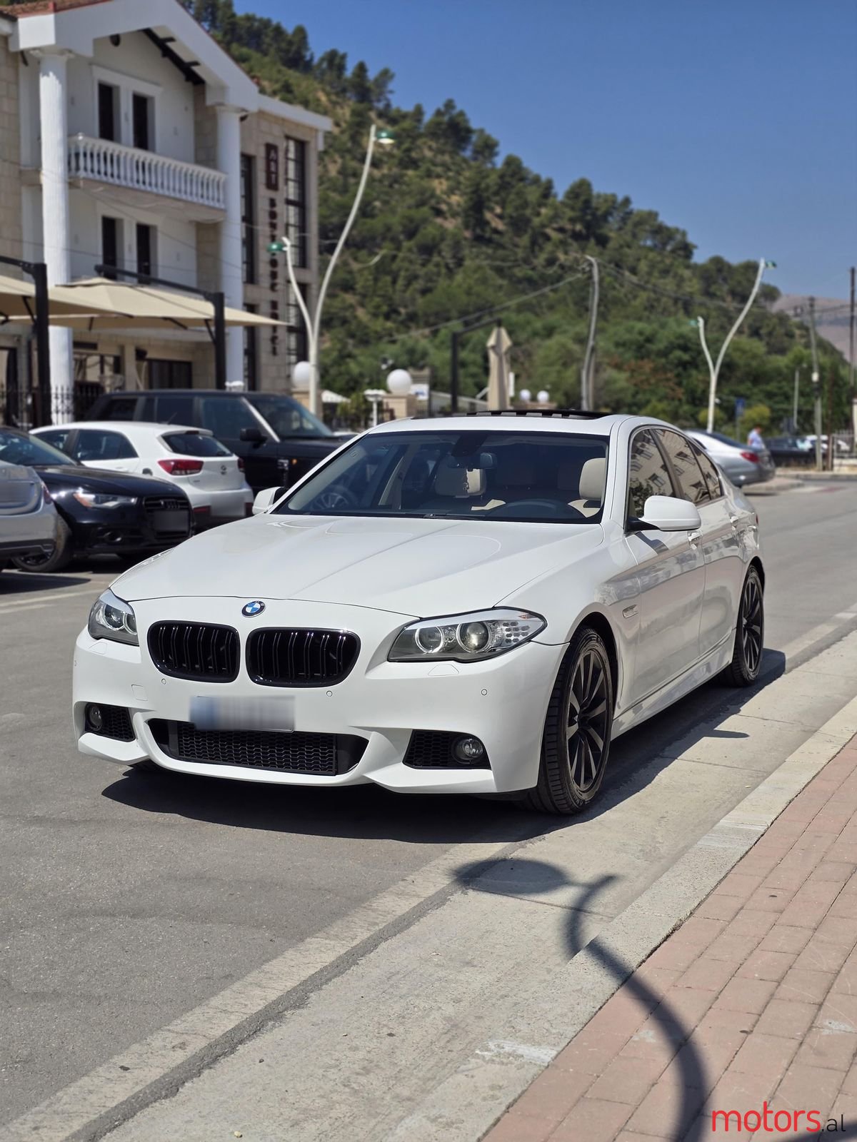 2013' BMW 528 photo #1