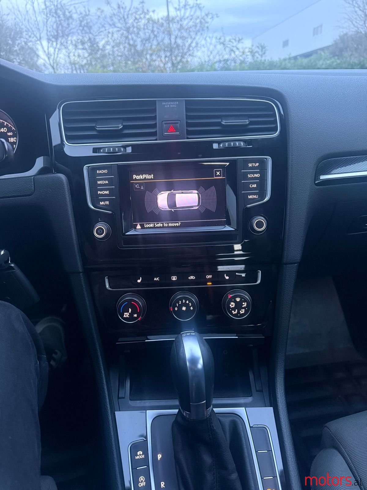 2013' Volkswagen Golf photo #1